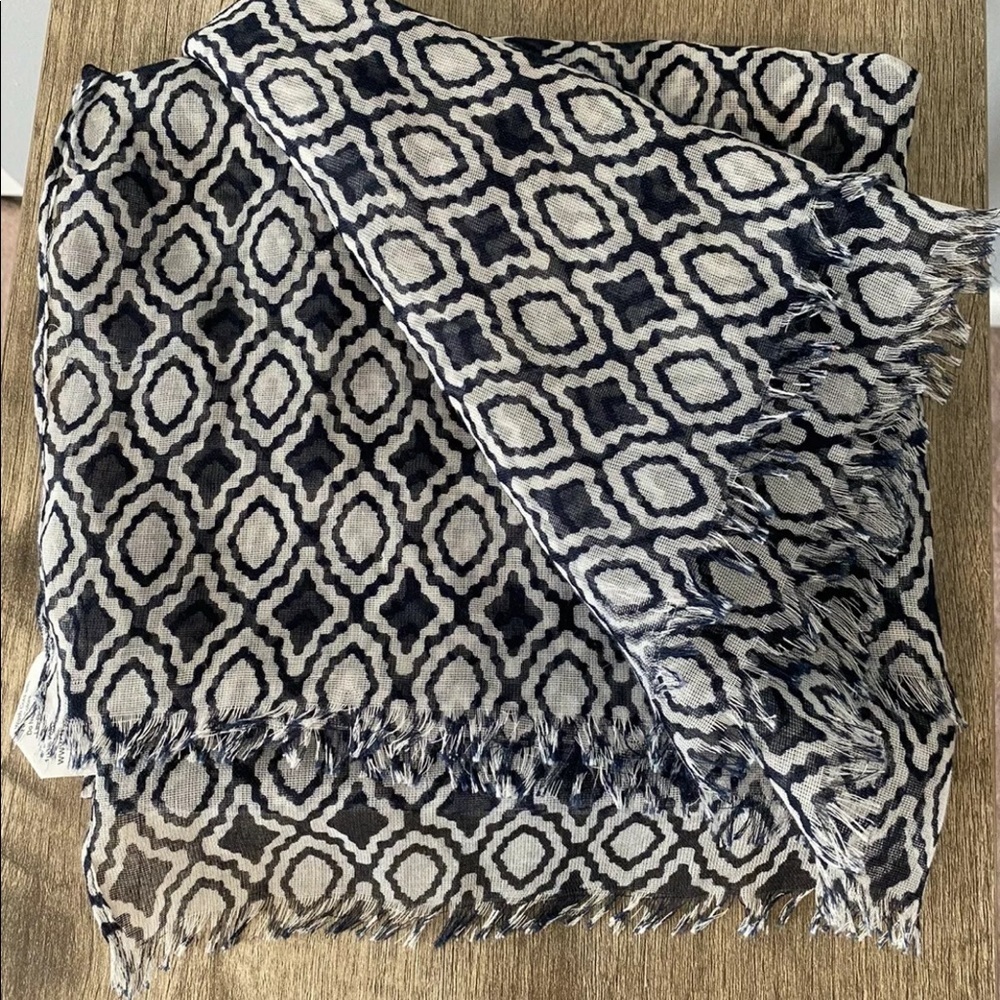 Thirty One Avenue Scarf “Navy Perfect Pendant” NIP - Picture 4 of 7